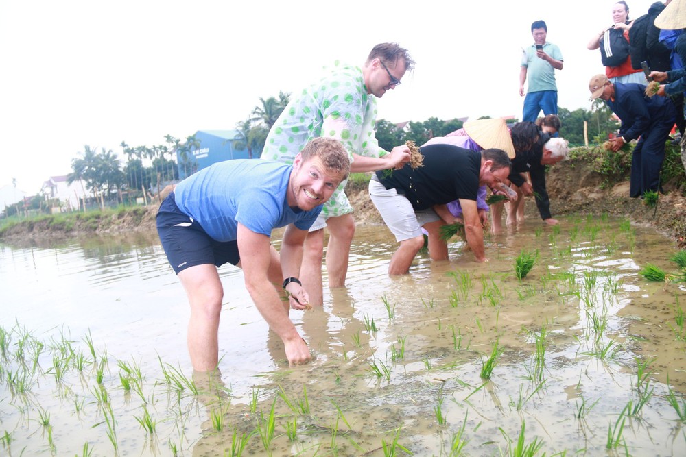 International visitors enjoy a day as a farmer in Hoi An